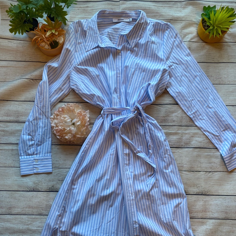 Ladies dress with belt